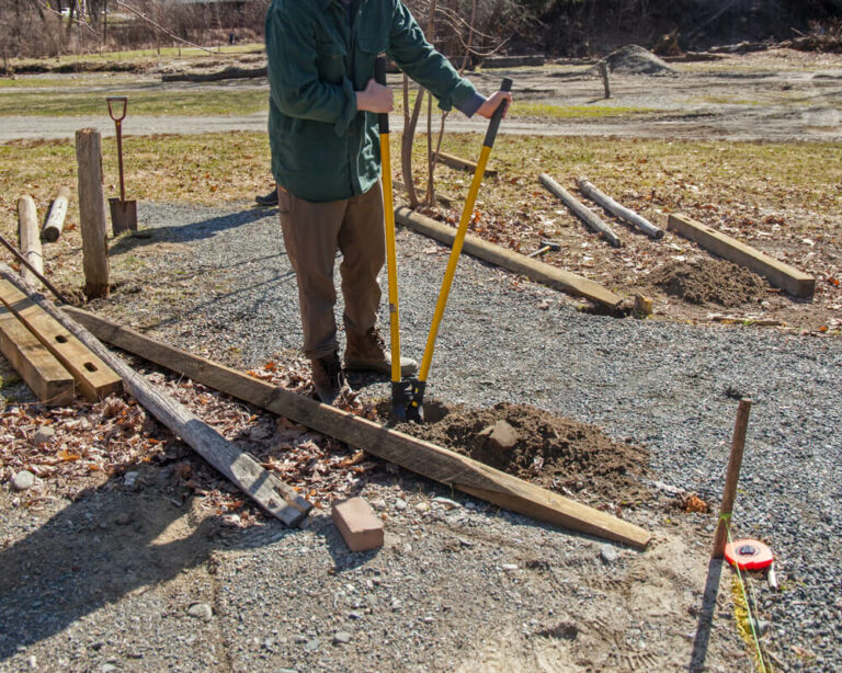 5+ Easiest Fences to Install Yourself [Without a Big Budget]