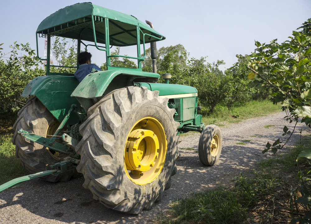 John Deere tractor roughly 80HP