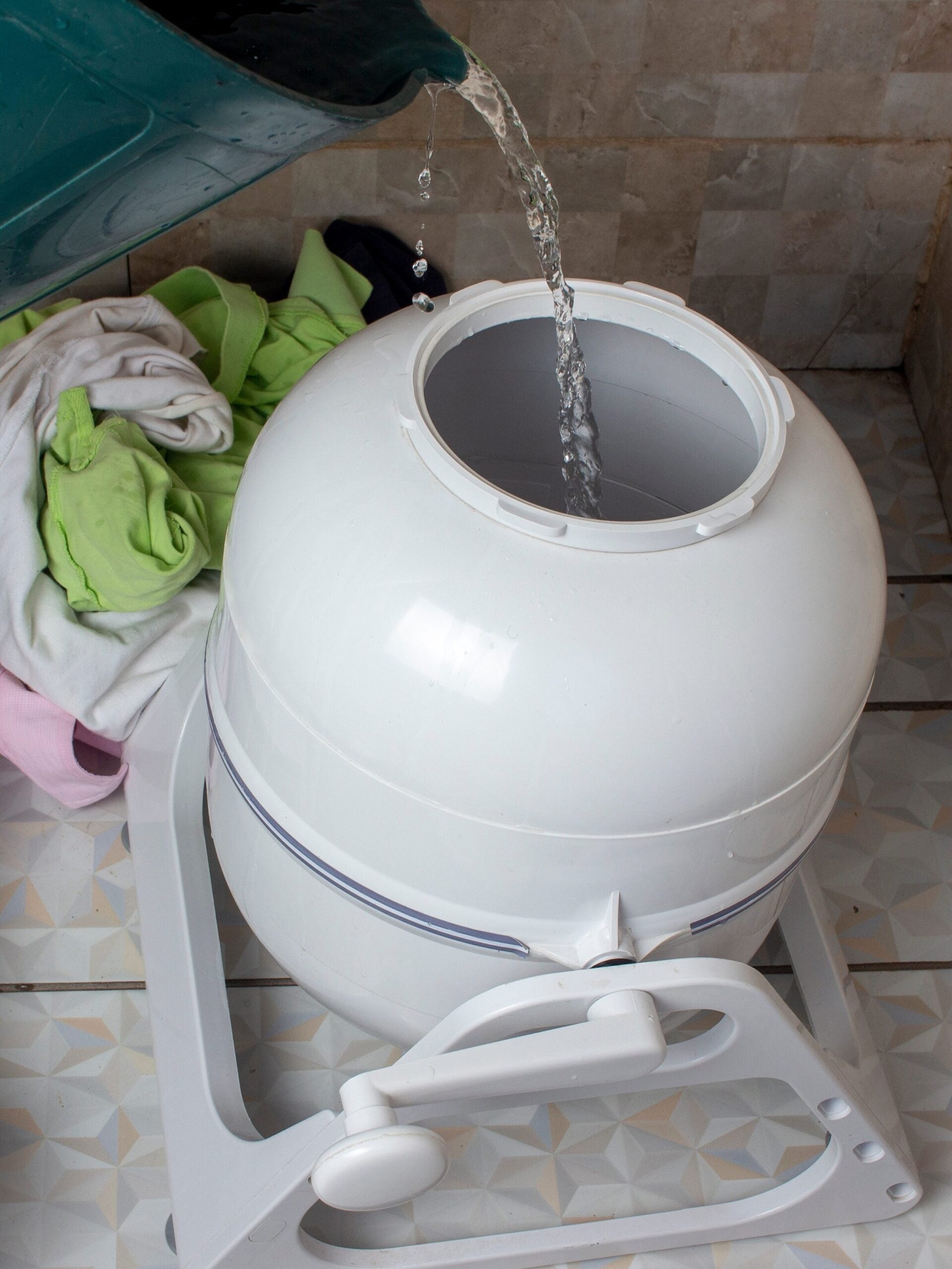 Adding water into eco-friendly and convenient, non-electric portable manual washing machine